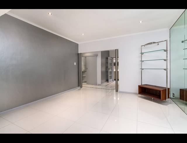 2 BEDROOM APARTMENT RENTED IN MOUILLE POINT